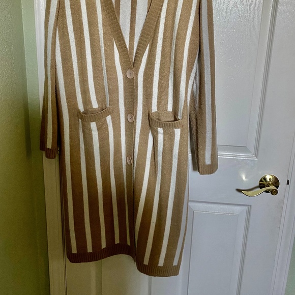 Sweater - Picture 3 of 4